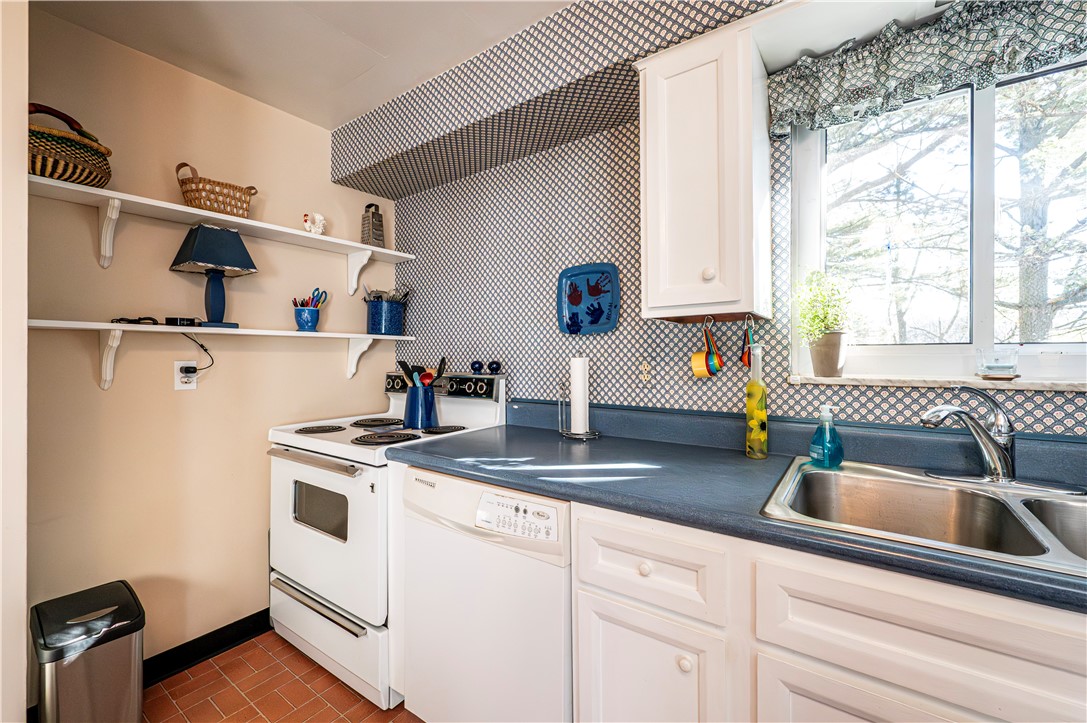 Greensburg, Pennsylvania 15601, United States, 4 Bedrooms Bedrooms, ,2 BathroomsBathrooms,Residential,Contingent,113011