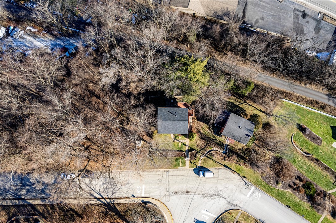 Greensburg, Pennsylvania 15601, United States, 4 Bedrooms Bedrooms, ,2 BathroomsBathrooms,Residential,Contingent,113011