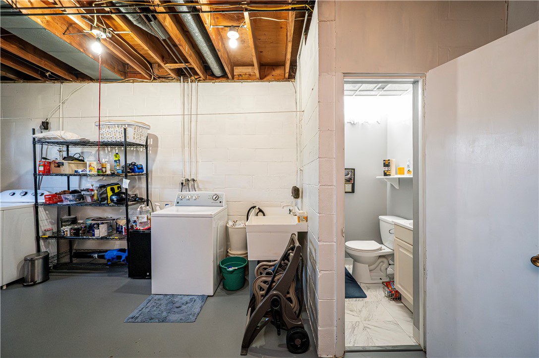 Greensburg, Pennsylvania 15601, United States, 4 Bedrooms Bedrooms, ,2 BathroomsBathrooms,Residential,Contingent,113011