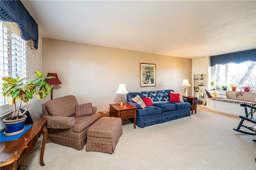 Greensburg, Pennsylvania 15601, United States, 4 Bedrooms Bedrooms, ,2 BathroomsBathrooms,Residential,Contingent,113011