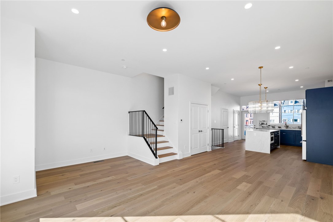 Pittsburgh, Pennsylvania, 15201, United States, 4 Bedrooms Bedrooms, ,5 BathroomsBathrooms,Residential,Active,1844542