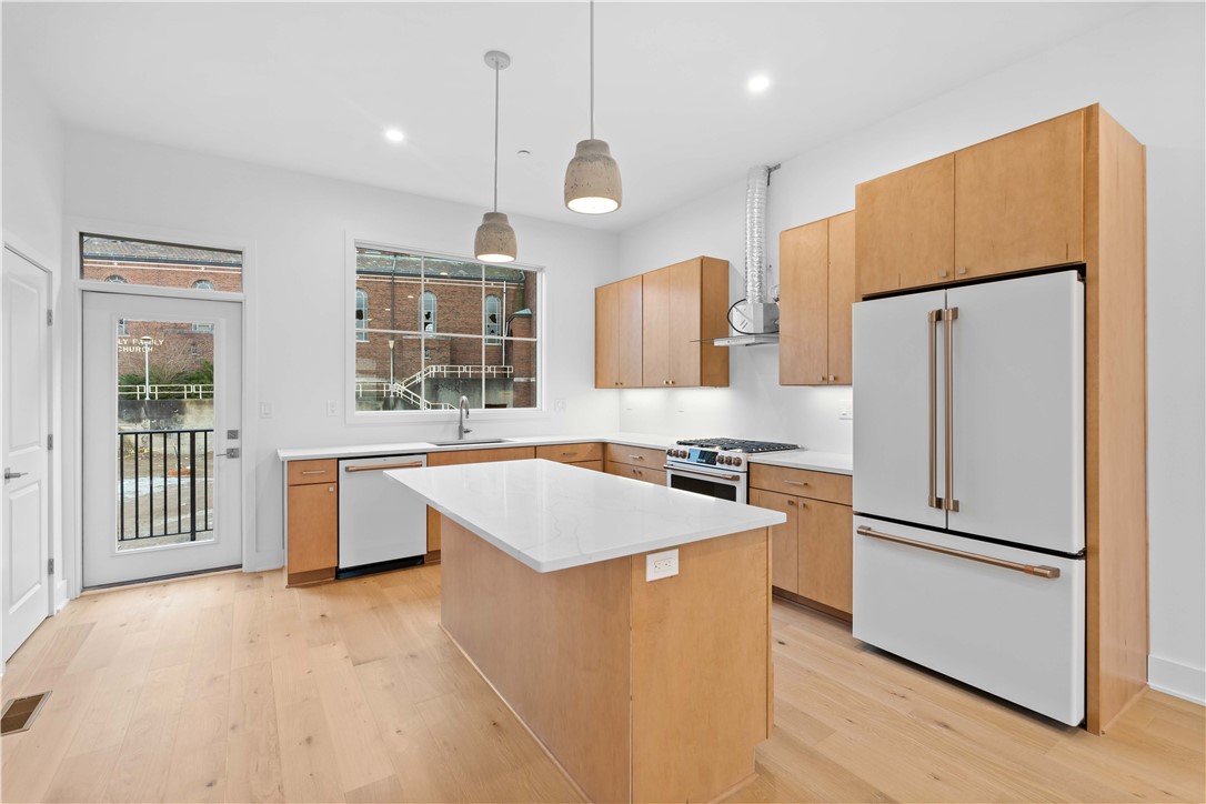 Pittsburgh, Pennsylvania, 15201, United States, 4 Bedrooms Bedrooms, ,5 BathroomsBathrooms,Residential,Active,1844542