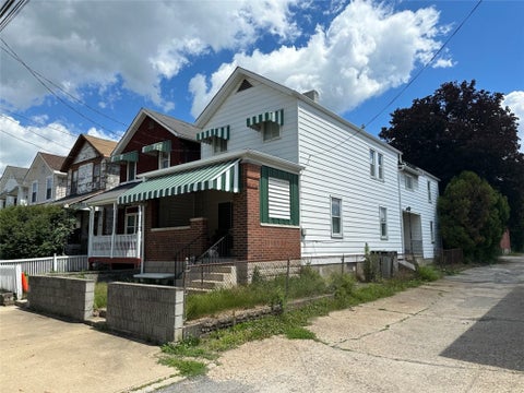 Homes For Sale - 210 Munson Ave Ave<br/> McKees Rocks, PA 15136