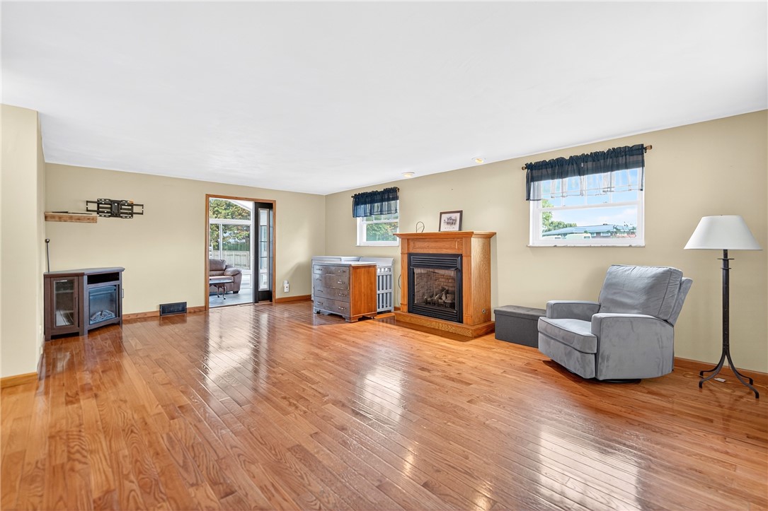 Delmont, Pennsylvania 15626, United States, 3 Bedrooms Bedrooms, ,3 BathroomsBathrooms,Residential,Contingent,224793