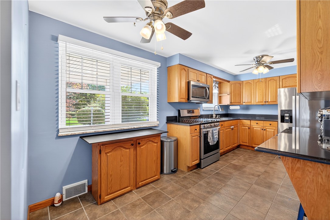 Delmont, Pennsylvania 15626, United States, 3 Bedrooms Bedrooms, ,3 BathroomsBathrooms,Residential,Contingent,224793