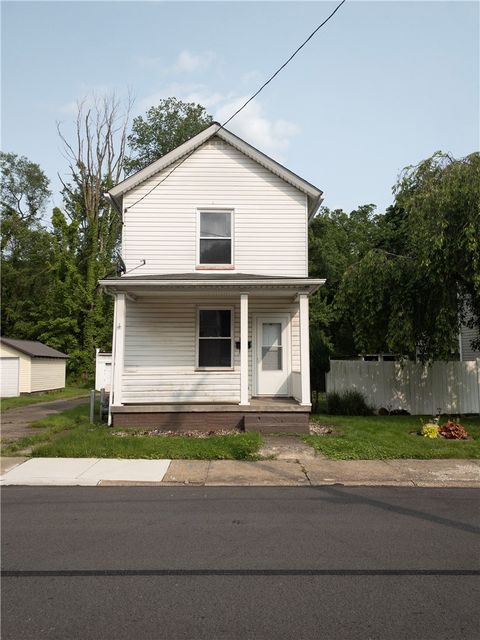 Photo of 737 Grove Ave, New Brighton, PA 15066 (MLS # 1746678)