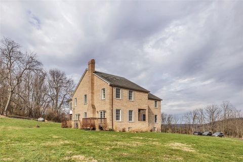 Photo of 339 Lindsay Rd, Zelienople, PA 16063 (MLS # 1747766)