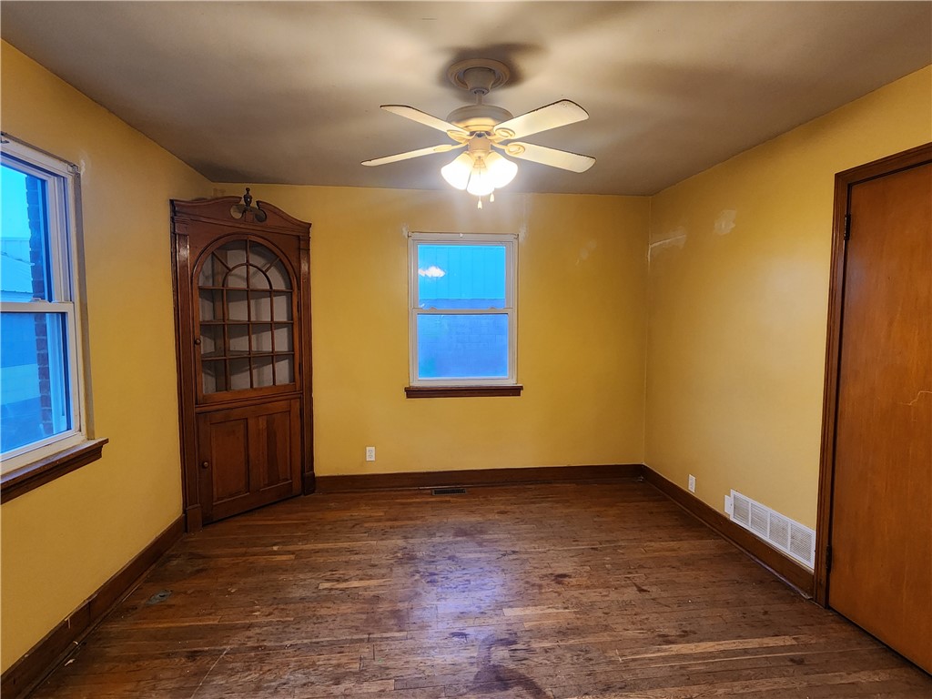 211 S Washington St, Masontown, Pennsylvania image 16