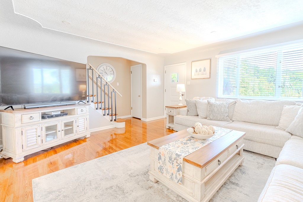 N Versailles, Pennsylvania 15137, United States, 4 Bedrooms Bedrooms, ,2 BathroomsBathrooms,Residential,Contingent,193690