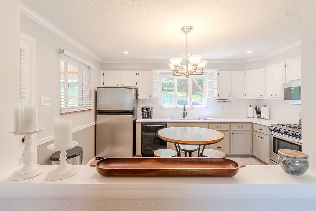 N Versailles, Pennsylvania 15137, United States, 4 Bedrooms Bedrooms, ,2 BathroomsBathrooms,Residential,Contingent,193690