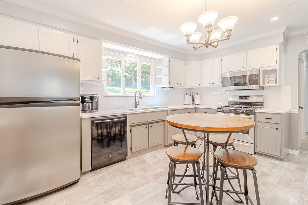 N Versailles, Pennsylvania 15137, United States, 4 Bedrooms Bedrooms, ,2 BathroomsBathrooms,Residential,Contingent,193690