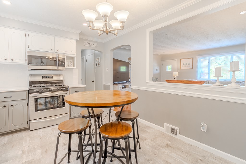 N Versailles, Pennsylvania 15137, United States, 4 Bedrooms Bedrooms, ,2 BathroomsBathrooms,Residential,Contingent,193690