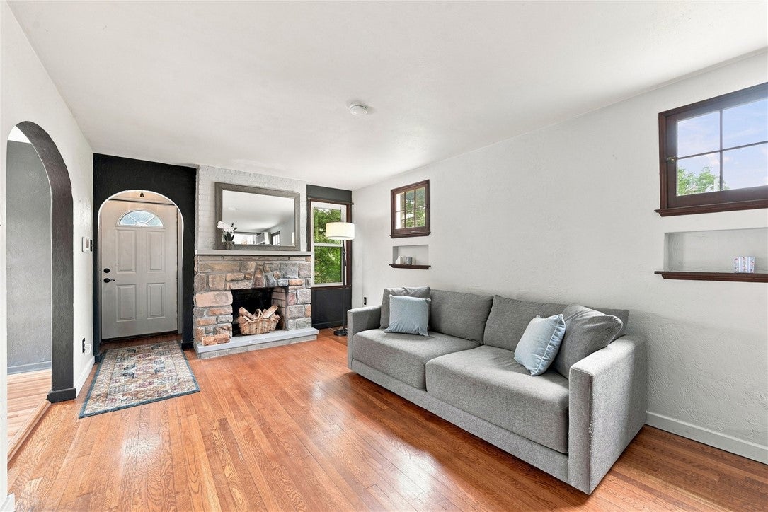 2014 Hulton Road