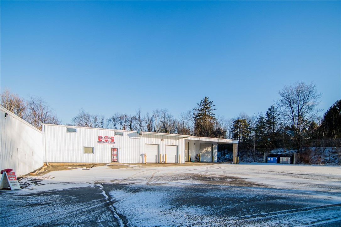 320 Lincoln Highway West