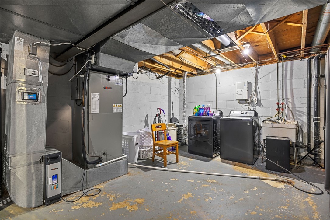 Coraopolis, Pennsylvania 15108, United States, 5 Bedrooms Bedrooms, ,3 BathroomsBathrooms,Residential,Active,232919