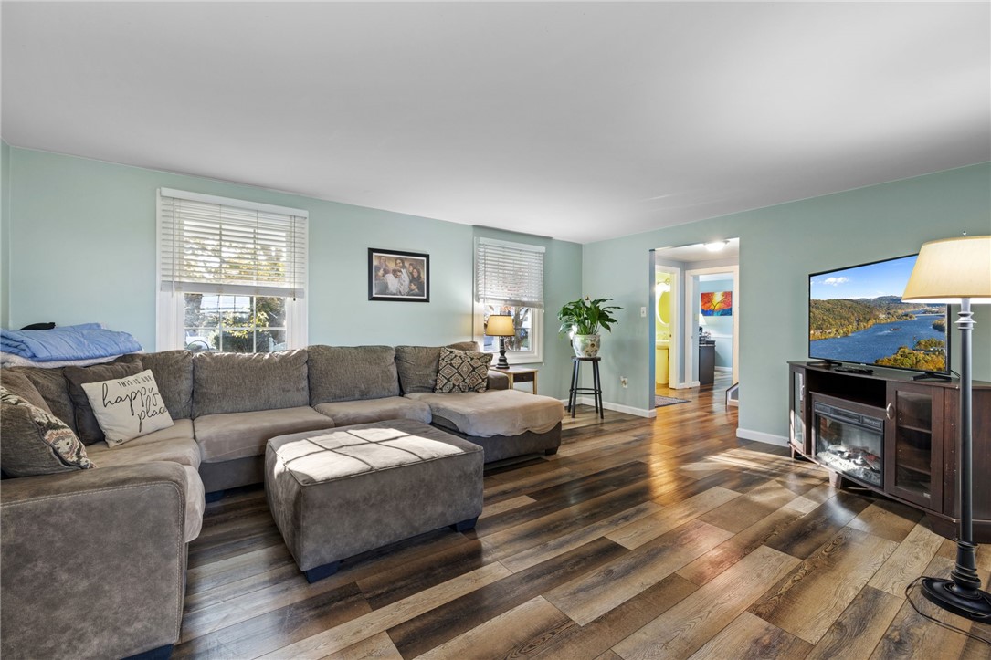 Coraopolis, Pennsylvania 15108, United States, 5 Bedrooms Bedrooms, ,3 BathroomsBathrooms,Residential,Active,232919