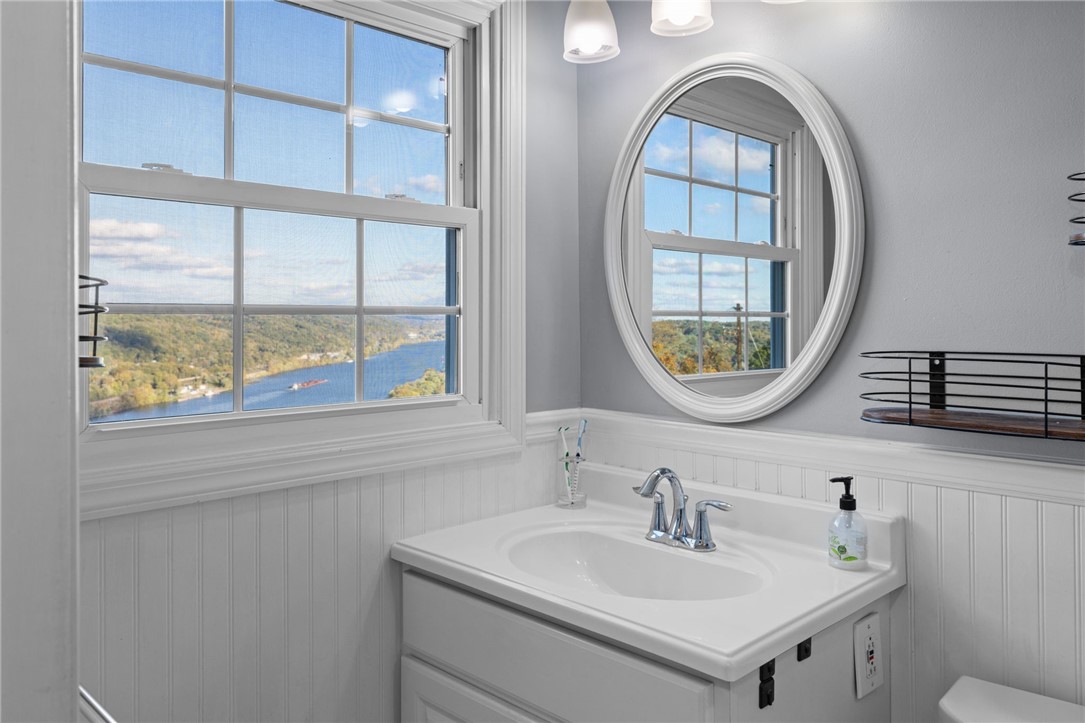 Coraopolis, Pennsylvania 15108, United States, 5 Bedrooms Bedrooms, ,3 BathroomsBathrooms,Residential,Active,232919