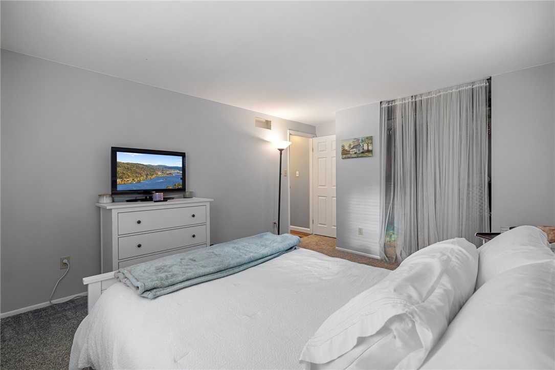 Coraopolis, Pennsylvania 15108, United States, 5 Bedrooms Bedrooms, ,3 BathroomsBathrooms,Residential,Active,232919