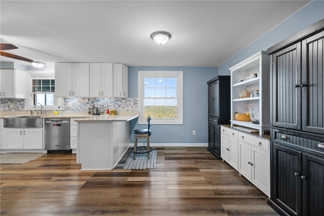 Coraopolis, Pennsylvania 15108, United States, 5 Bedrooms Bedrooms, ,3 BathroomsBathrooms,Residential,Active,232919