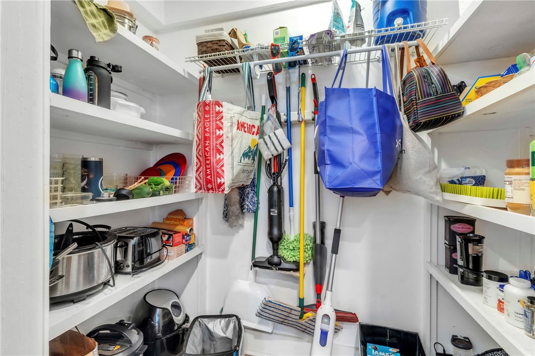 Dormont, Pennsylvania 15216, United States, 3 Bedrooms Bedrooms, ,1 BathroomBathrooms,Residential,Contingent,186879