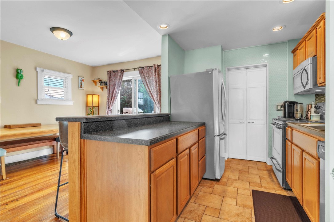 Dormont, Pennsylvania 15216, United States, 3 Bedrooms Bedrooms, ,1 BathroomBathrooms,Residential,Contingent,186879