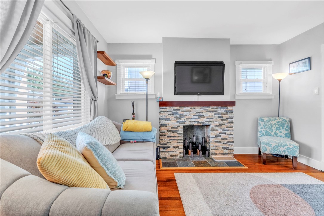 Dormont, Pennsylvania 15216, United States, 3 Bedrooms Bedrooms, ,1 BathroomBathrooms,Residential,Contingent,186879