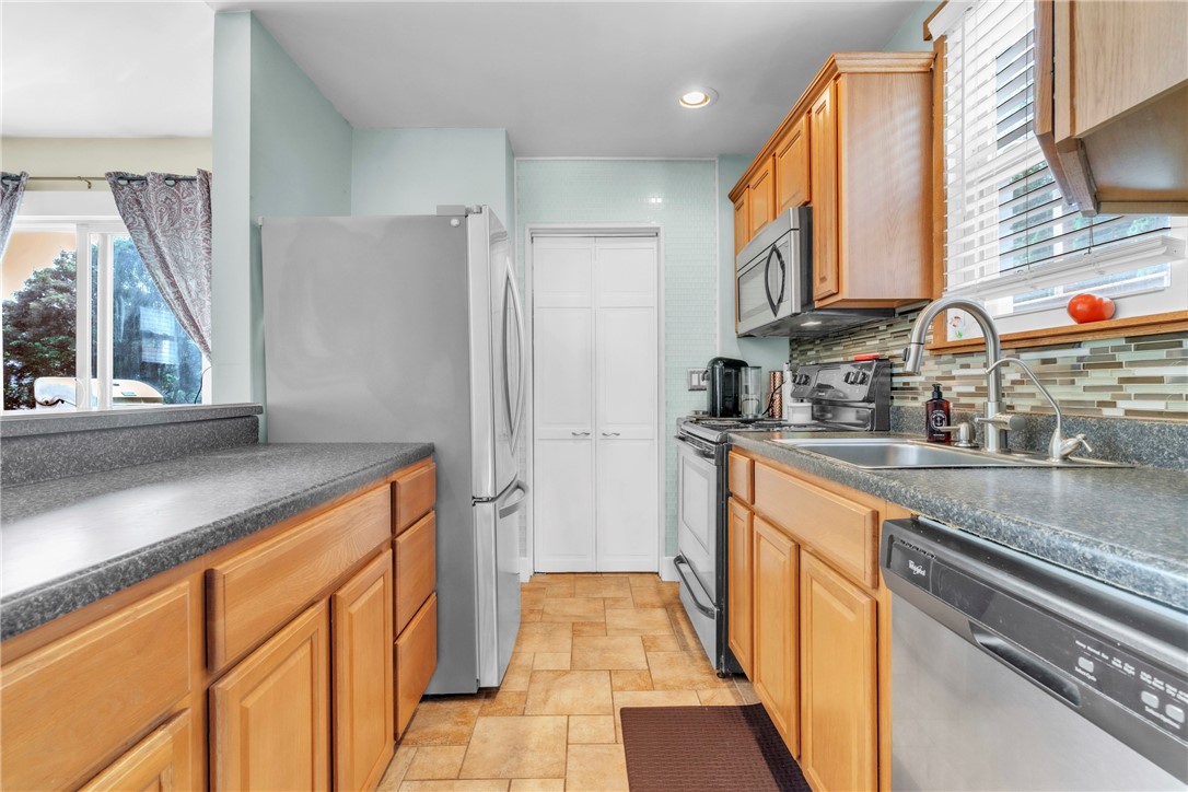 Dormont, Pennsylvania 15216, United States, 3 Bedrooms Bedrooms, ,1 BathroomBathrooms,Residential,Contingent,186879