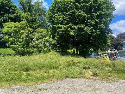 Photo of 137 N Otter St, Mercer, PA 16137 (MLS # 1736847)