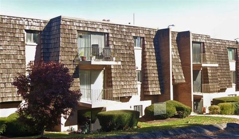 1434 Forest Green Dr Moon/Crescent Twp PA 15108