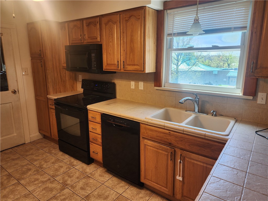 E Washington Boro, Pennsylvania 15301, United States, 3 Bedrooms Bedrooms, ,3 BathroomsBathrooms,Residential,Active,115913