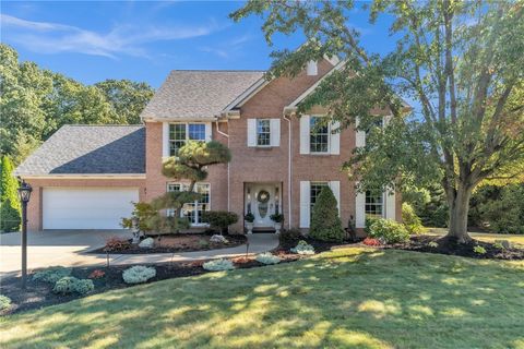 Photo of 221 Deer Run Dr, Butler, PA 16001 (MLS # 1724658)