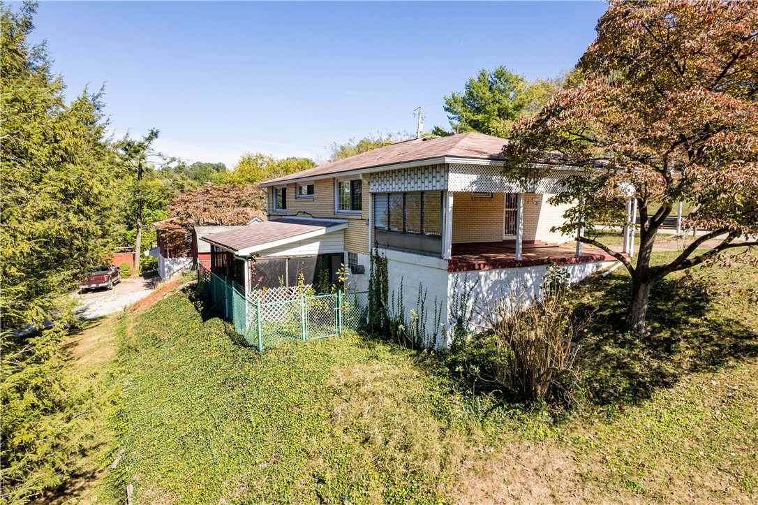 Jeannette, Pennsylvania 15644, United States, 3 Bedrooms Bedrooms, ,2 BathroomsBathrooms,Residential,Active,224185