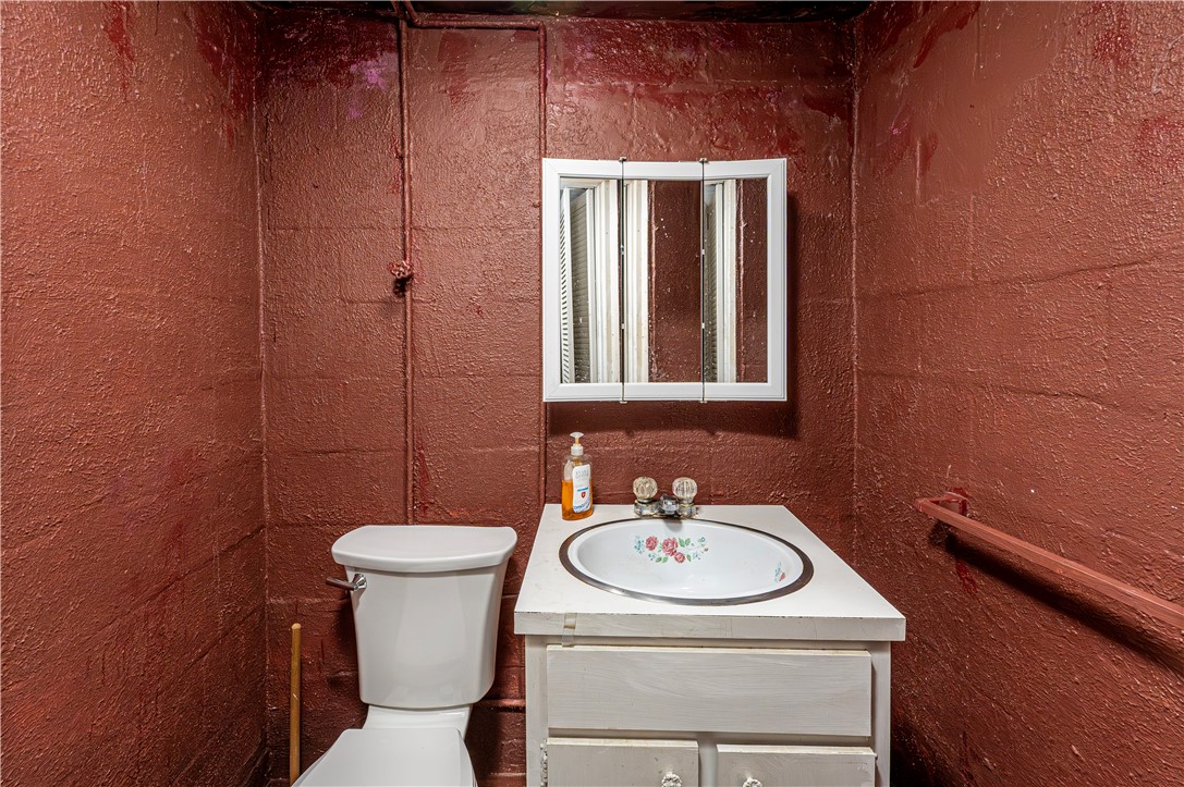 Jeannette, Pennsylvania 15644, United States, 3 Bedrooms Bedrooms, ,2 BathroomsBathrooms,Residential,Active,224185