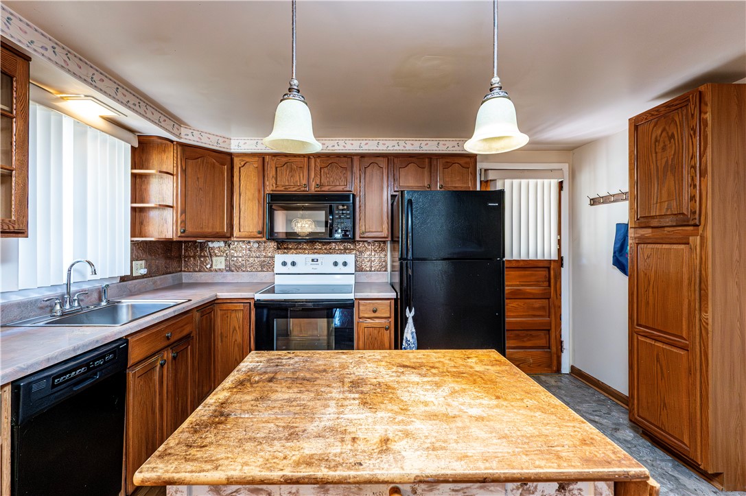 Jeannette, Pennsylvania 15644, United States, 3 Bedrooms Bedrooms, ,2 BathroomsBathrooms,Residential,Active,224185