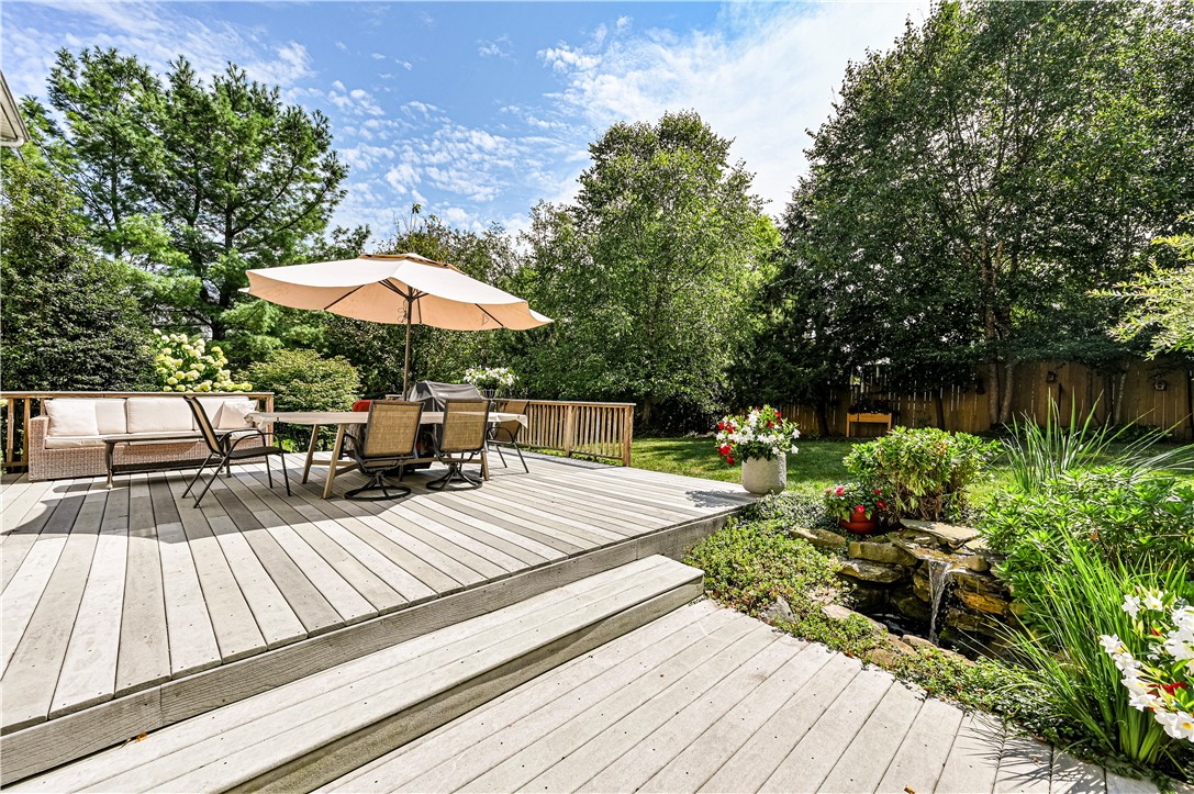2 Meadowridge Rd