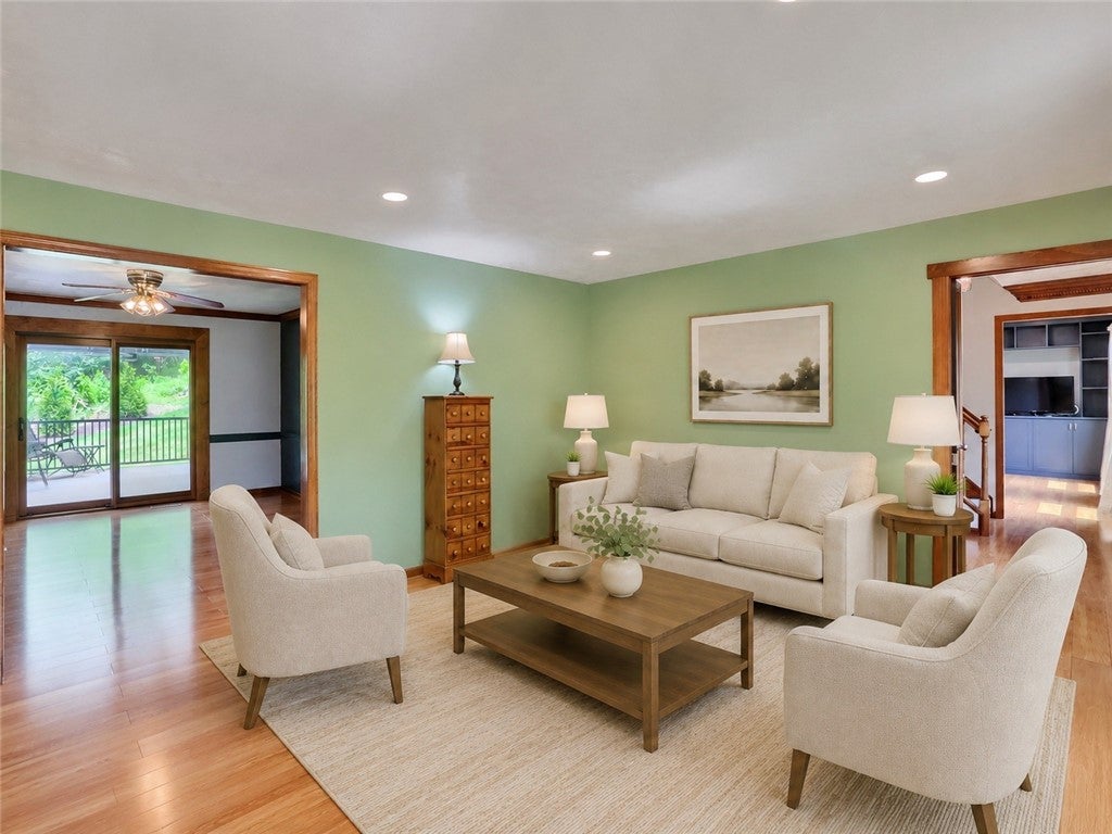 2525 Country Side Lane