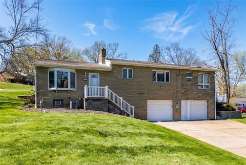 Photo of 527 E Mcmurray Rd, McMurray, PA 15317 (MLS # 1762089)
