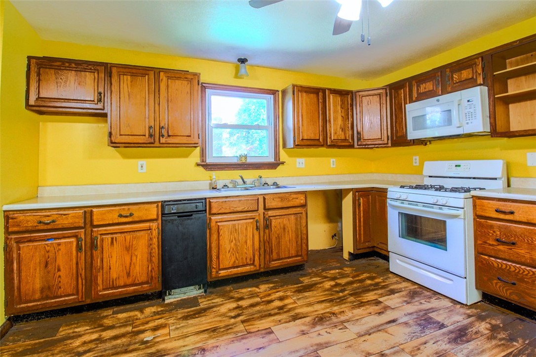 Ross Twp, Pennsylvania 15237, United States, 5 Bedrooms Bedrooms, ,3 BathroomsBathrooms,Residential,Pending,37620