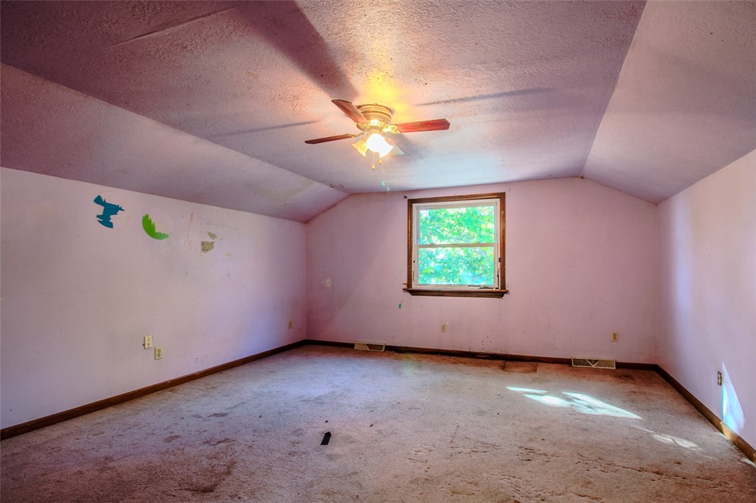 Ross Twp, Pennsylvania 15237, United States, 5 Bedrooms Bedrooms, ,3 BathroomsBathrooms,Residential,Pending,37620