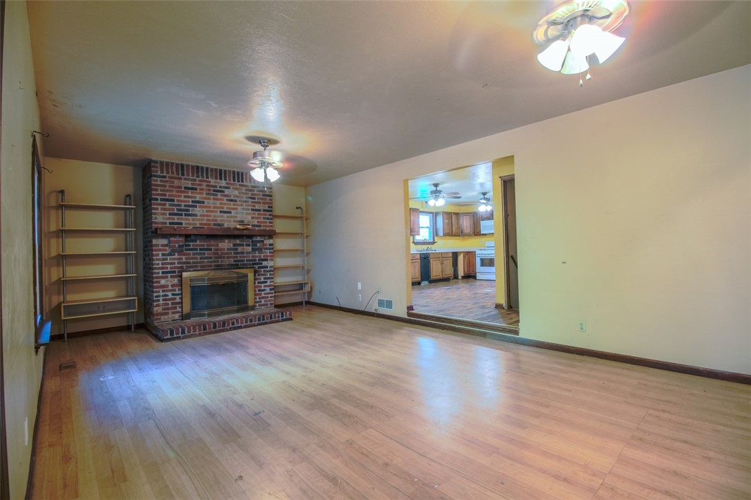 Ross Twp, Pennsylvania 15237, United States, 5 Bedrooms Bedrooms, ,3 BathroomsBathrooms,Residential,Pending,37620