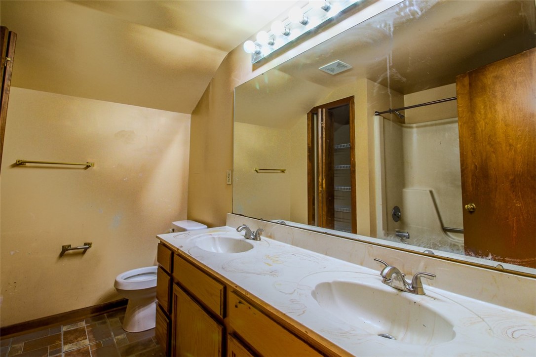 Ross Twp, Pennsylvania 15237, United States, 5 Bedrooms Bedrooms, ,3 BathroomsBathrooms,Residential,Pending,37620