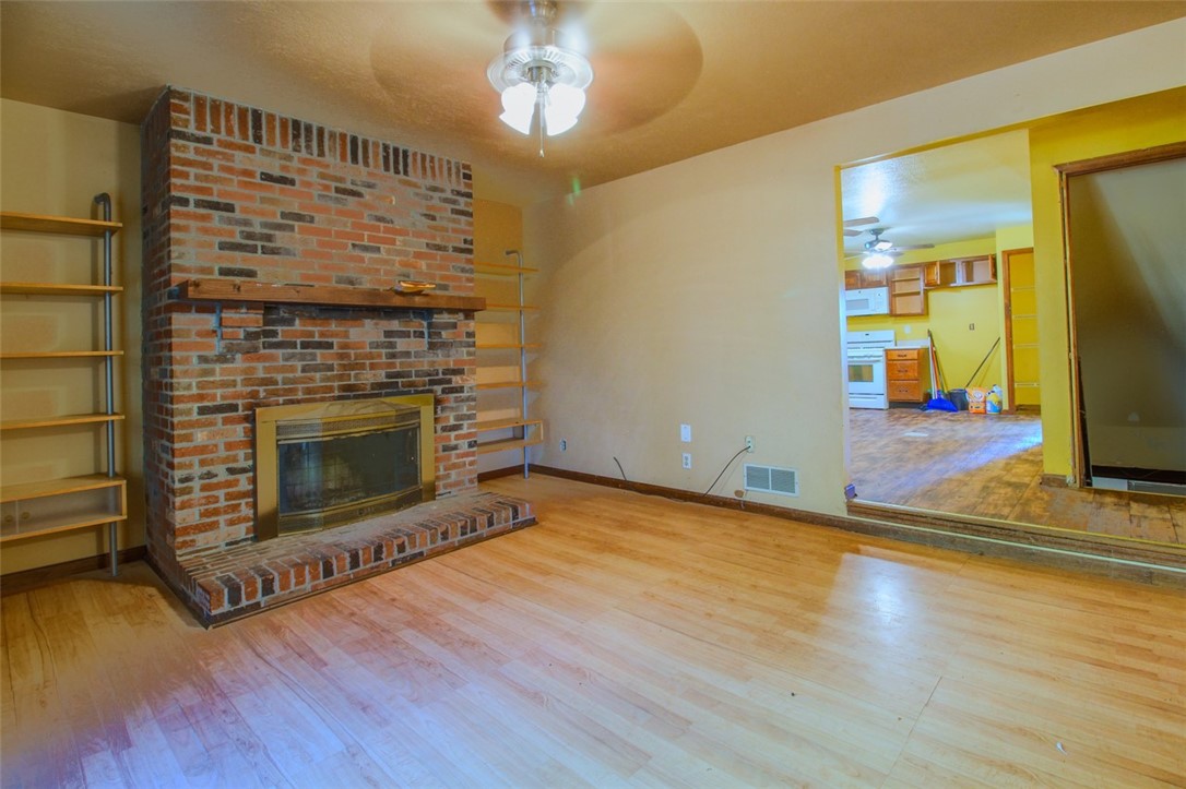 Ross Twp, Pennsylvania 15237, United States, 5 Bedrooms Bedrooms, ,3 BathroomsBathrooms,Residential,Pending,37620