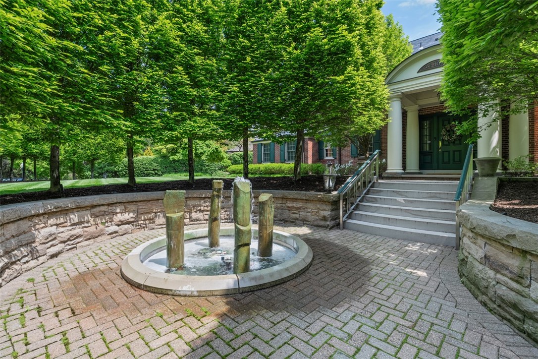 210 Creek Dr