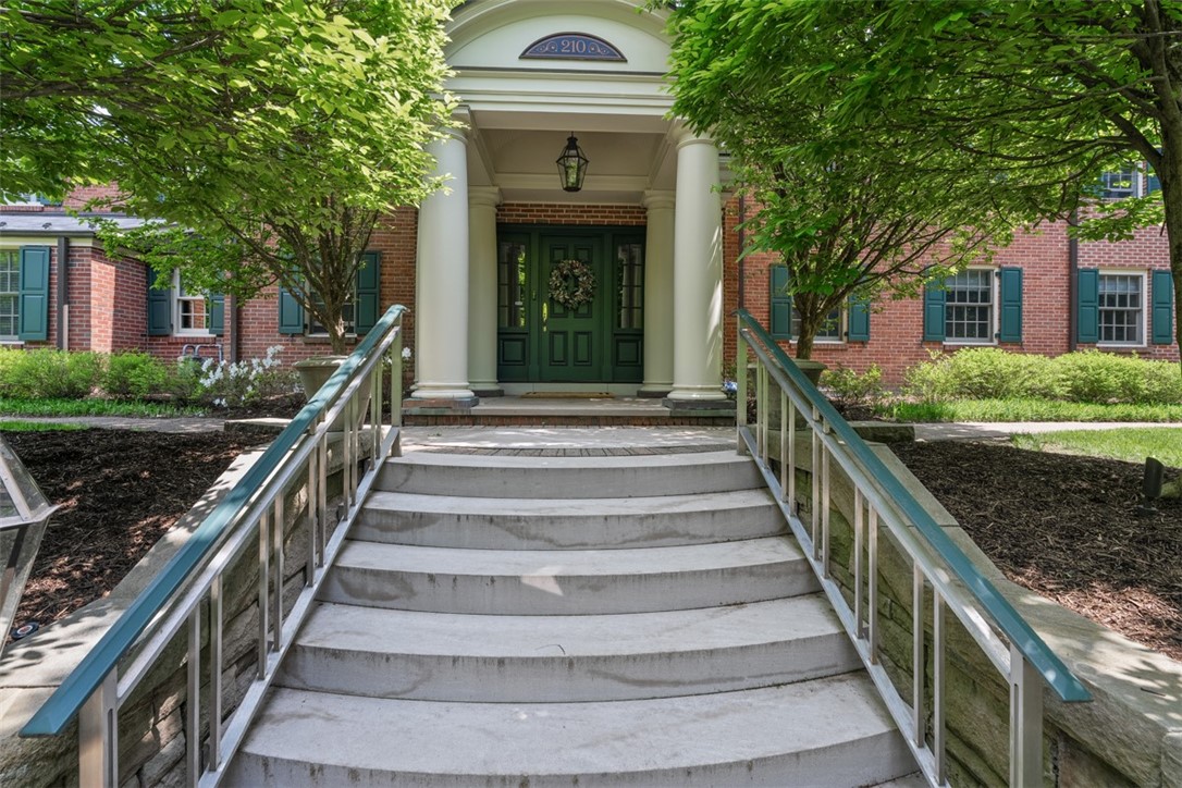 210 Creek Dr