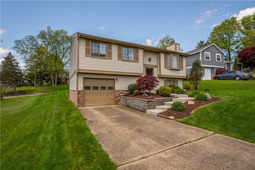 2764 Ravenwood Dr Dr, Bridgeville, Pennsylvania image 2
