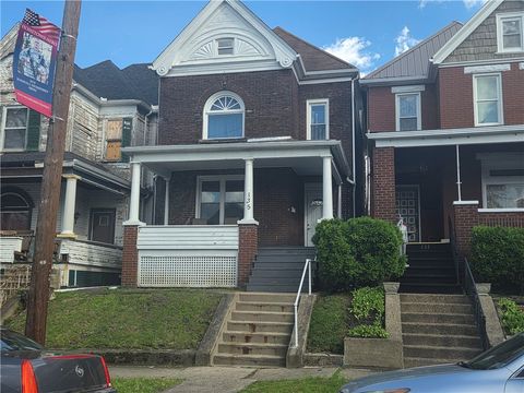 Photo of 135 Farragut Ave, Vandergrift, PA 15690 (MLS # 1748967)