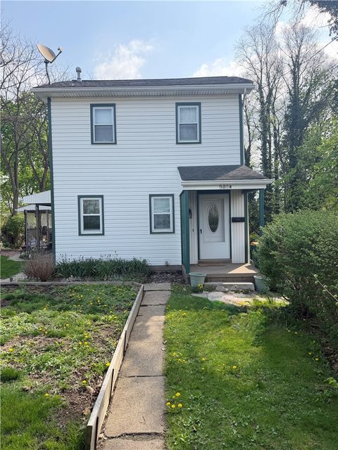 Photo of 900 Perry Hwy, Pittsburgh, PA 15229 (MLS # 1748018)