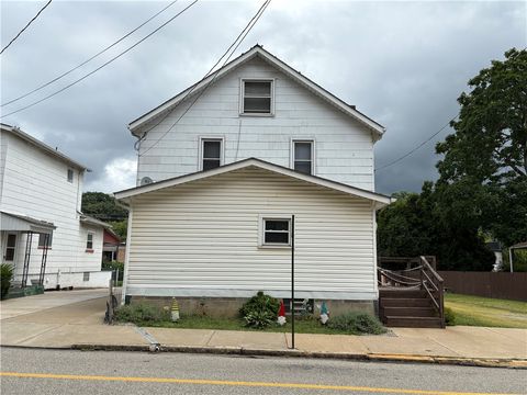 Photo of 320 Main St, New Kensington, PA 15068 (MLS # 1741450)