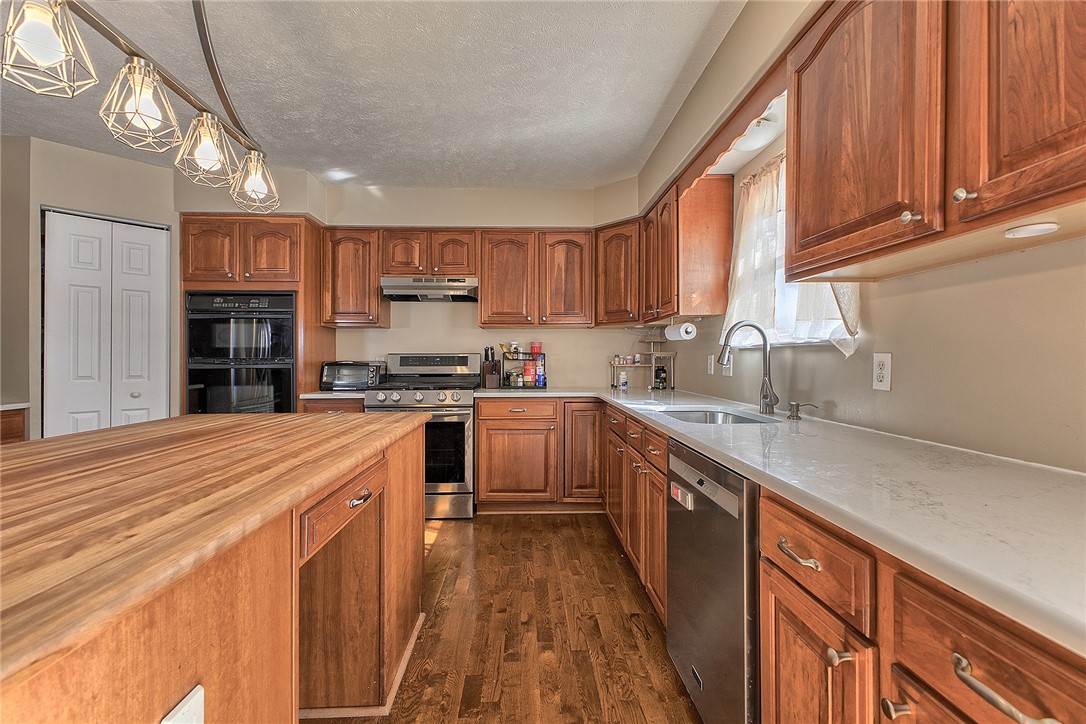 310 Chanticleer Cir, New Stanton, Pennsylvania image 8