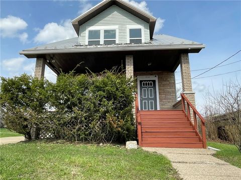 Photo of 514 Ridge Ave, Canonsburg, PA 15317 (MLS # 1746330)